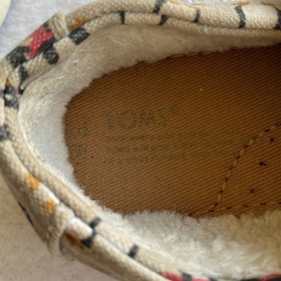 Toms Girl’s Penguin Slip Ons Sherpa Fleece Lined Flats Velcro Toddler Size 5 - Picture 7 of 9